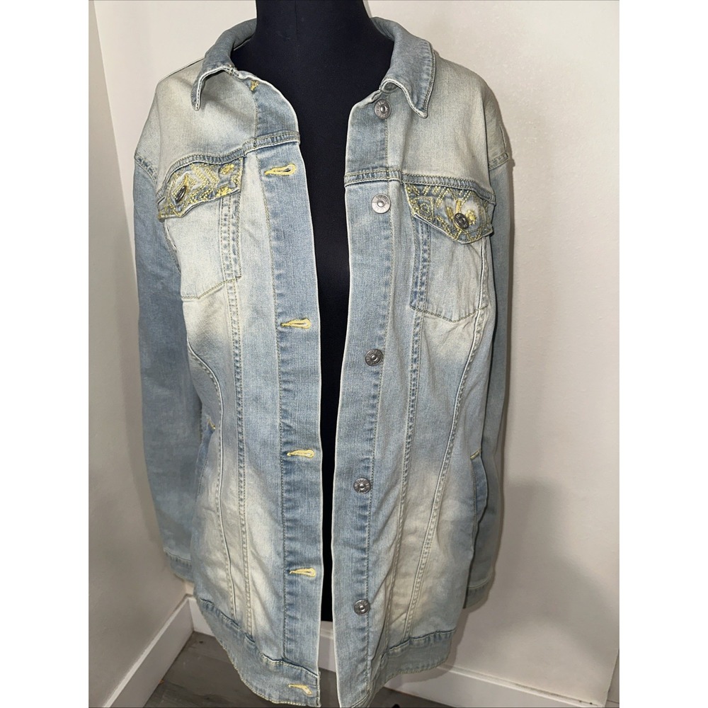 LULAROE JAXON EMBROIDERED LIGHT WASH JEAN JACKET SIZE L‎